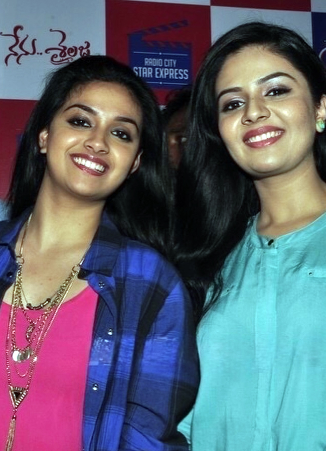 Sreemukhi11.jpg 12