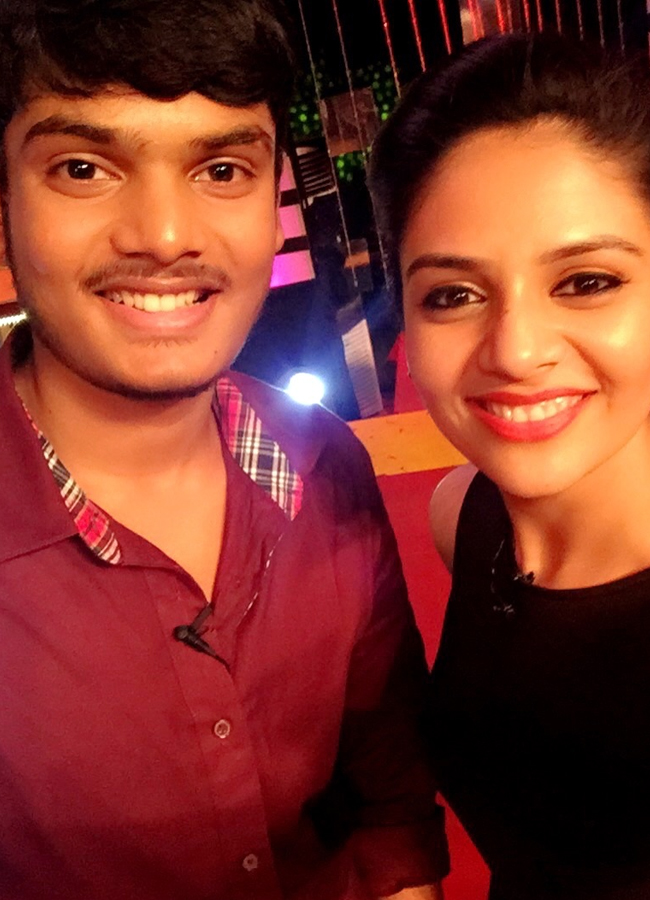 Sreemukhi15.jpg 16