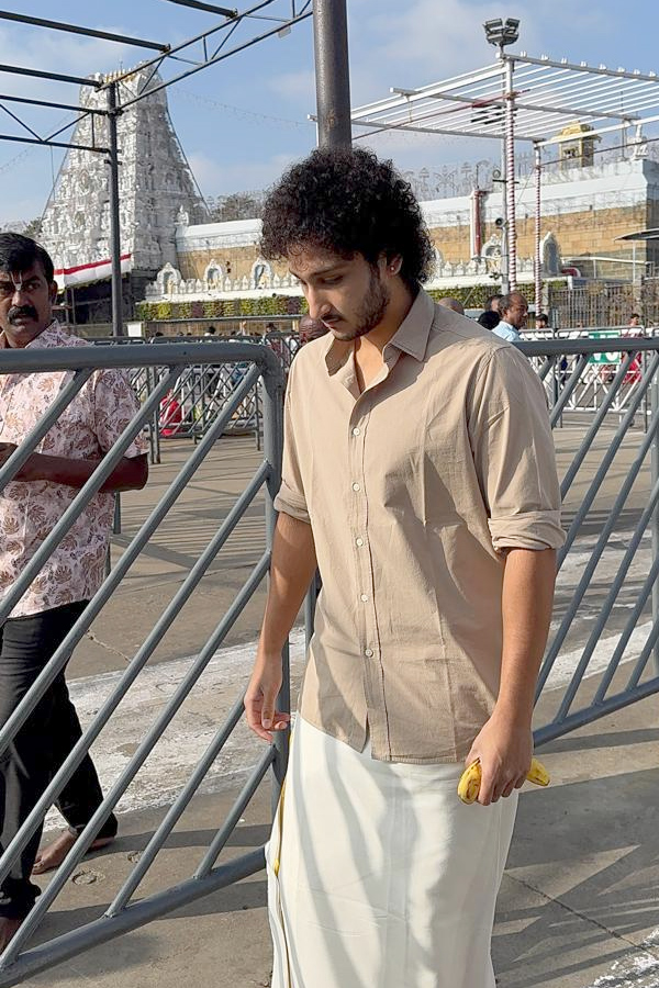 SuperStar_20Krishna_20Grand_20Son_20Jaya_20Krishna_20Visited_20Tirumala_20Temple_20Photos_20_283_29.jpg 4