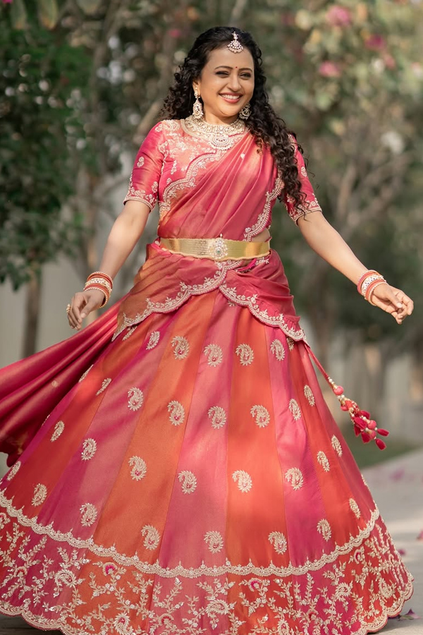 Anchor_20suma_20kanakala_20latest_20Beautiful_20saree_20photos_20_2811_29.jpg 12