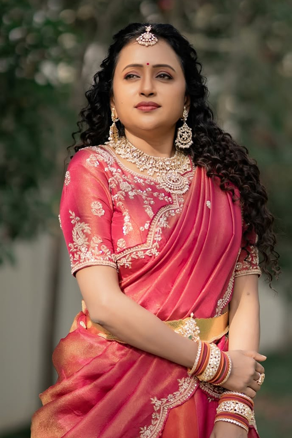 Anchor_20suma_20kanakala_20latest_20Beautiful_20saree_20photos_20_285_29.jpg 6