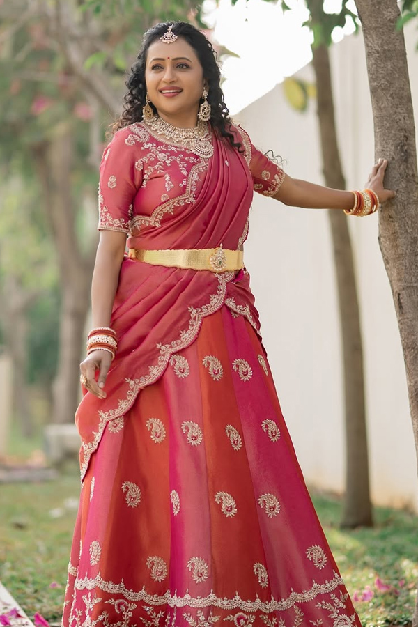 Anchor_20suma_20kanakala_20latest_20Beautiful_20saree_20photos_20_288_29.jpg 9