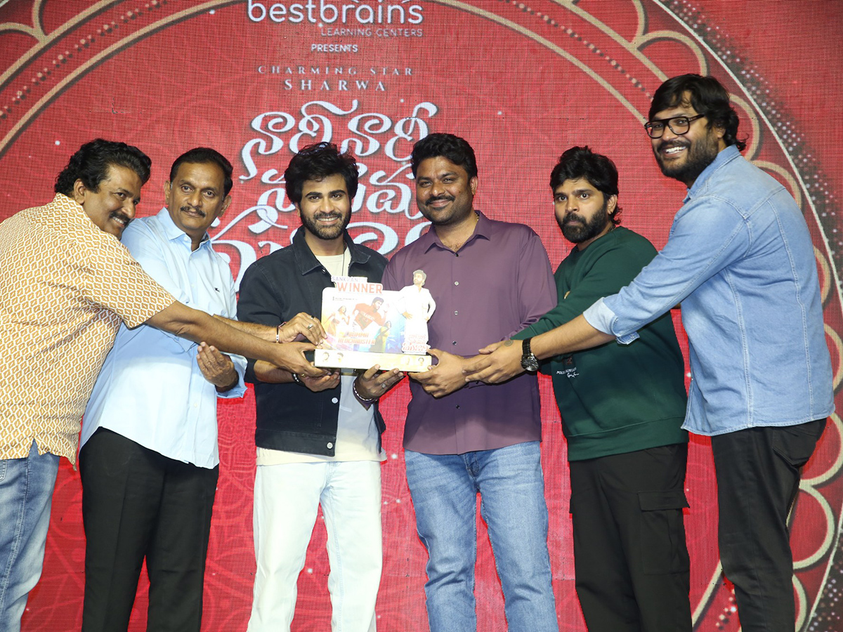 Nari_20Nari_20Naduma_20Murari_20Movie_20Grand_20Success_20Meet_20Pics__20_2810_29.jpg 10