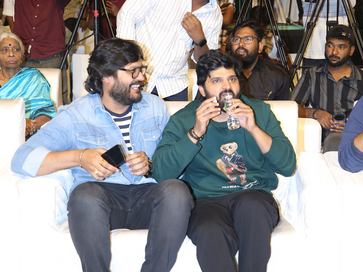 Nari_20Nari_20Naduma_20Murari_20Movie_20Grand_20Success_20Meet_20Pics__20_2812_29.jpg 12