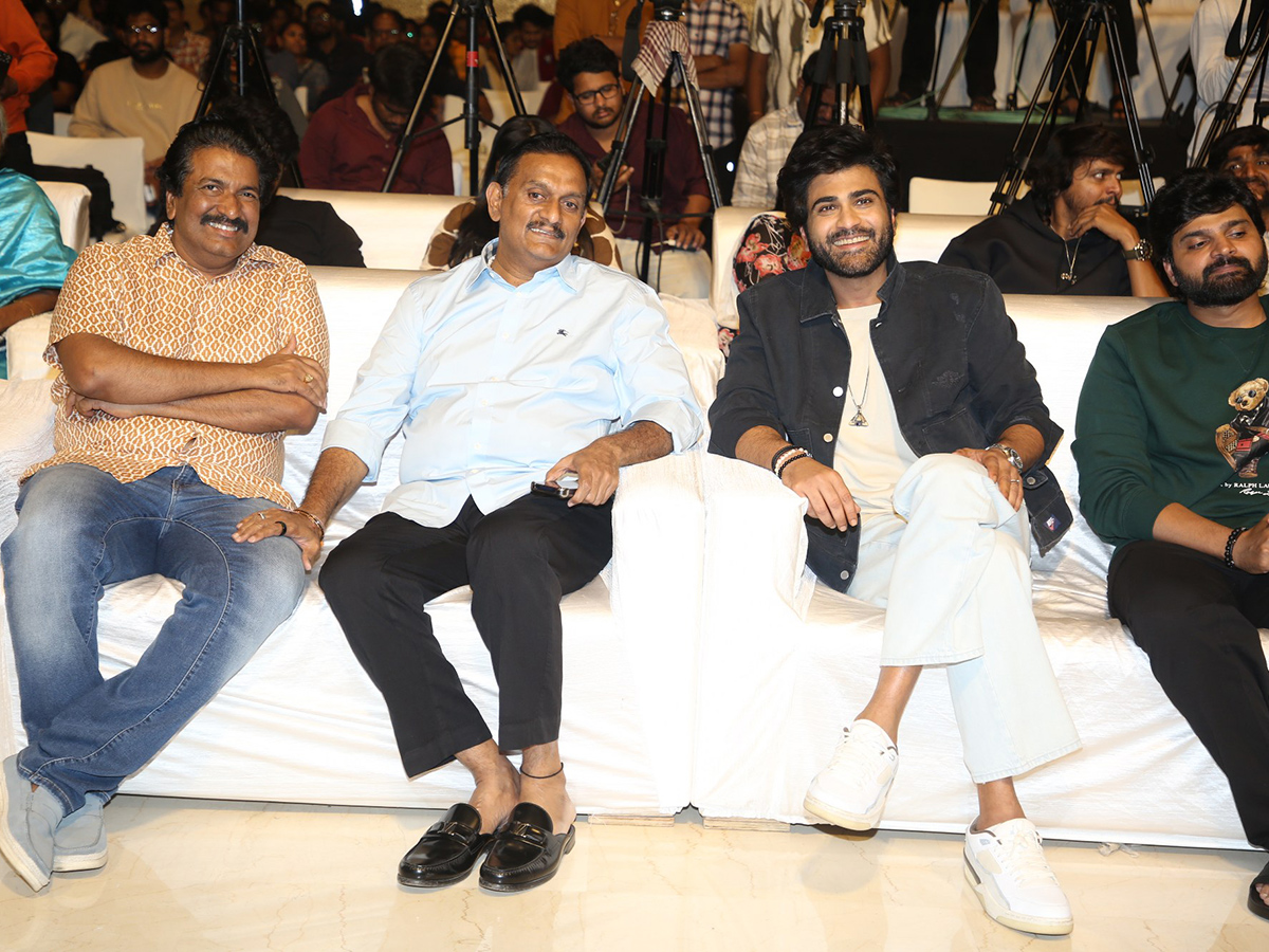 Nari_20Nari_20Naduma_20Murari_20Movie_20Grand_20Success_20Meet_20Pics__20_2826_29.jpg 26