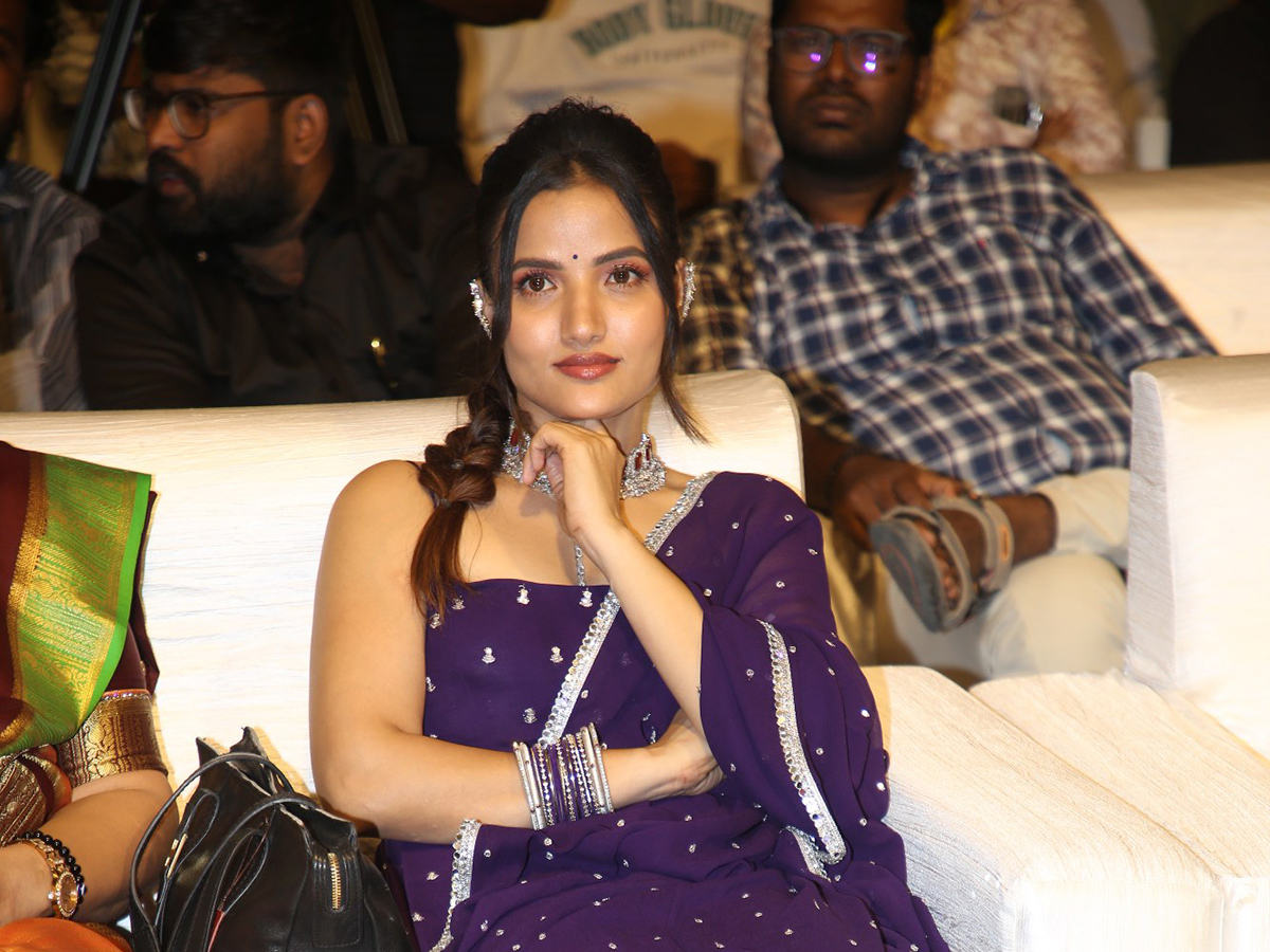 Nari_20Nari_20Naduma_20Murari_20Movie_20Grand_20Success_20Meet_20Pics__20_2827_29.jpg 27