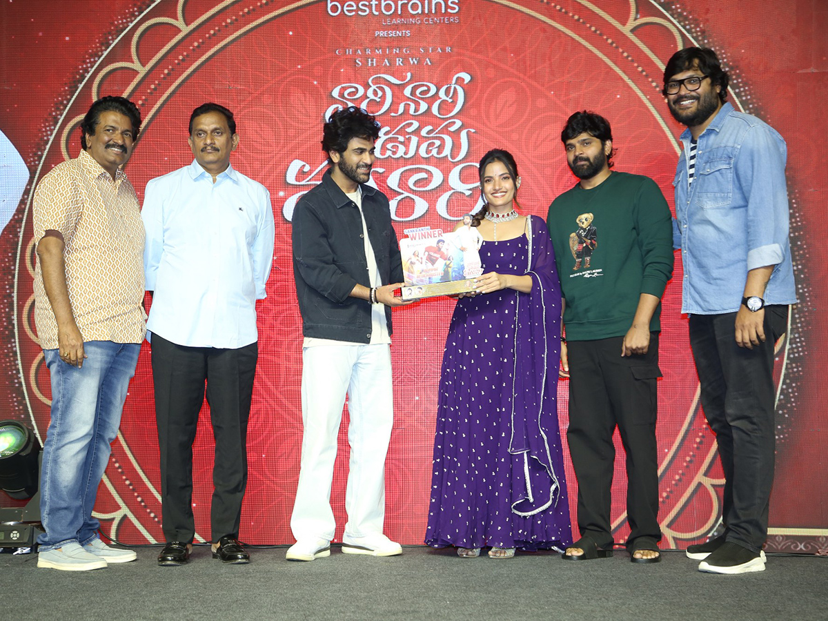 Nari_20Nari_20Naduma_20Murari_20Movie_20Grand_20Success_20Meet_20Pics__20_286_29.jpg 6