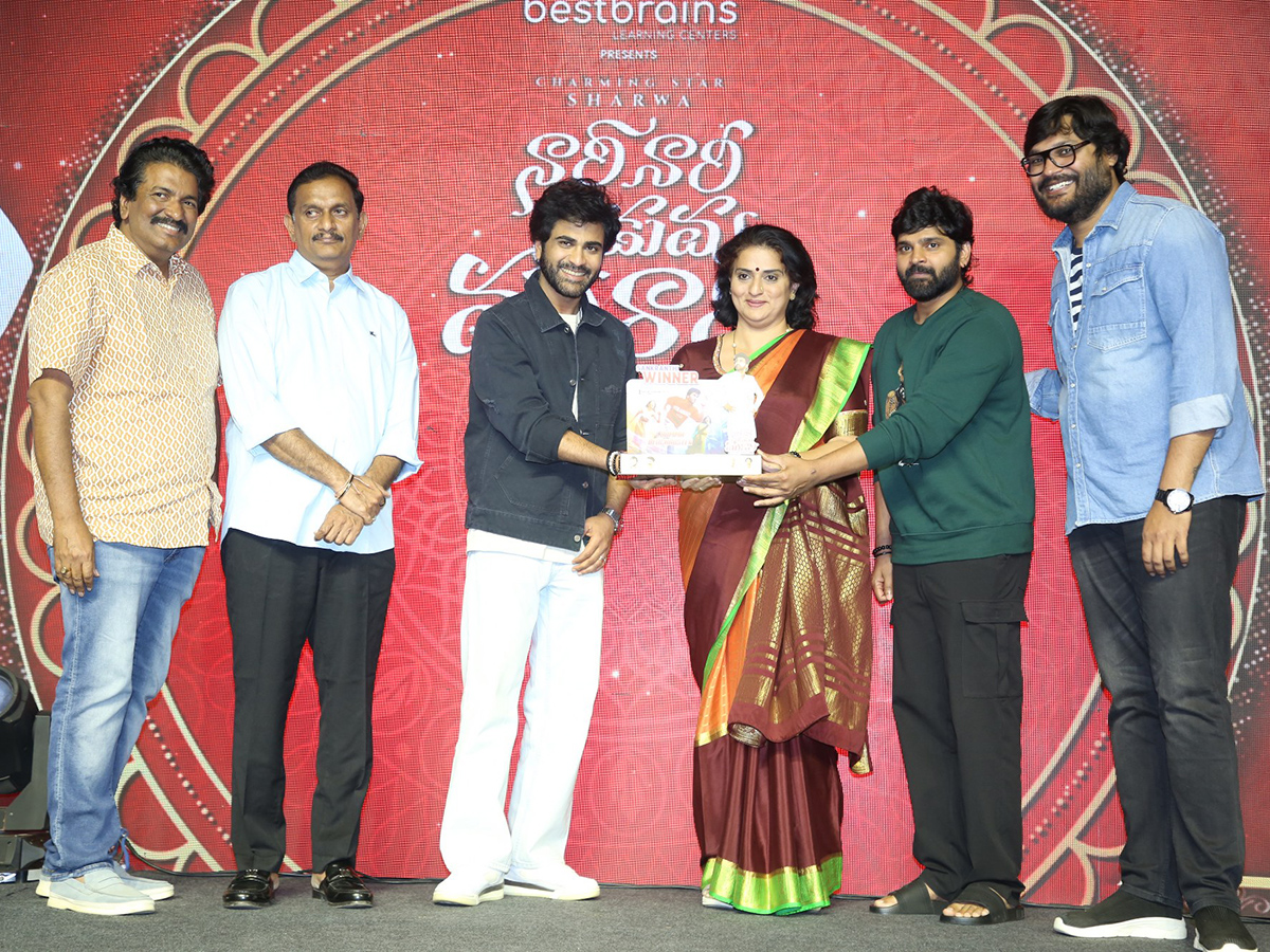 Nari_20Nari_20Naduma_20Murari_20Movie_20Grand_20Success_20Meet_20Pics__20_287_29.jpg 7