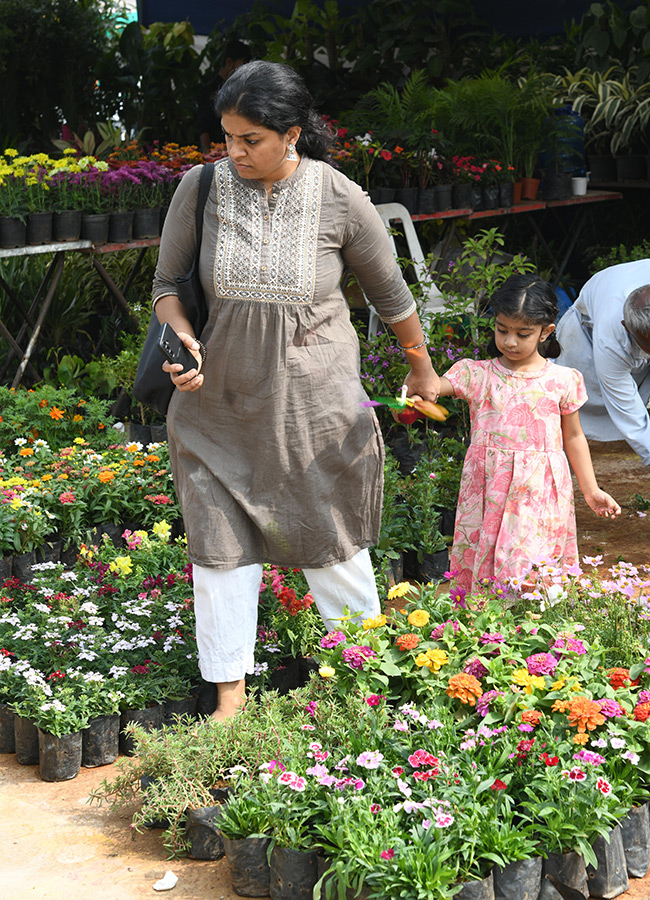 Nursery_20Mela_20At_20Hyderabad_20IMAX_20Grounds_20Showcases_20Wide_20__20_285_29.jpg 5