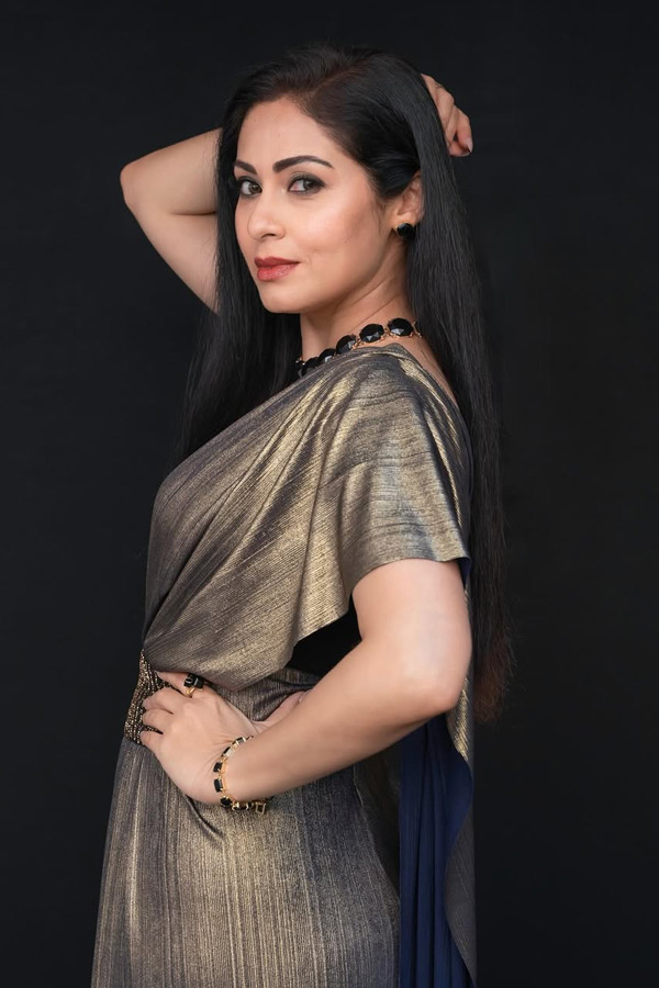 Actress_20Sadha_20Latest_20Beautiful_20Photos_20_2814_29.jpg 15