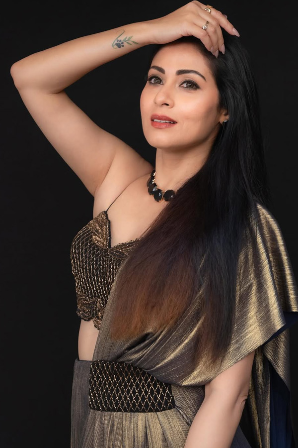 Actress_20Sadha_20Latest_20Beautiful_20Photos_20_283_29.jpg 4