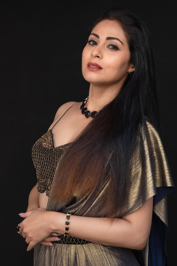 Actress_20Sadha_20Latest_20Beautiful_20Photos_20_285_29.jpg 6