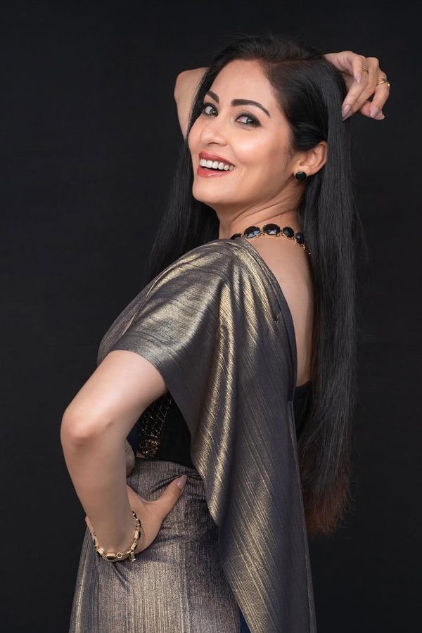 Actress_20Sadha_20Latest_20Beautiful_20Photos_20_287_29.jpg 8