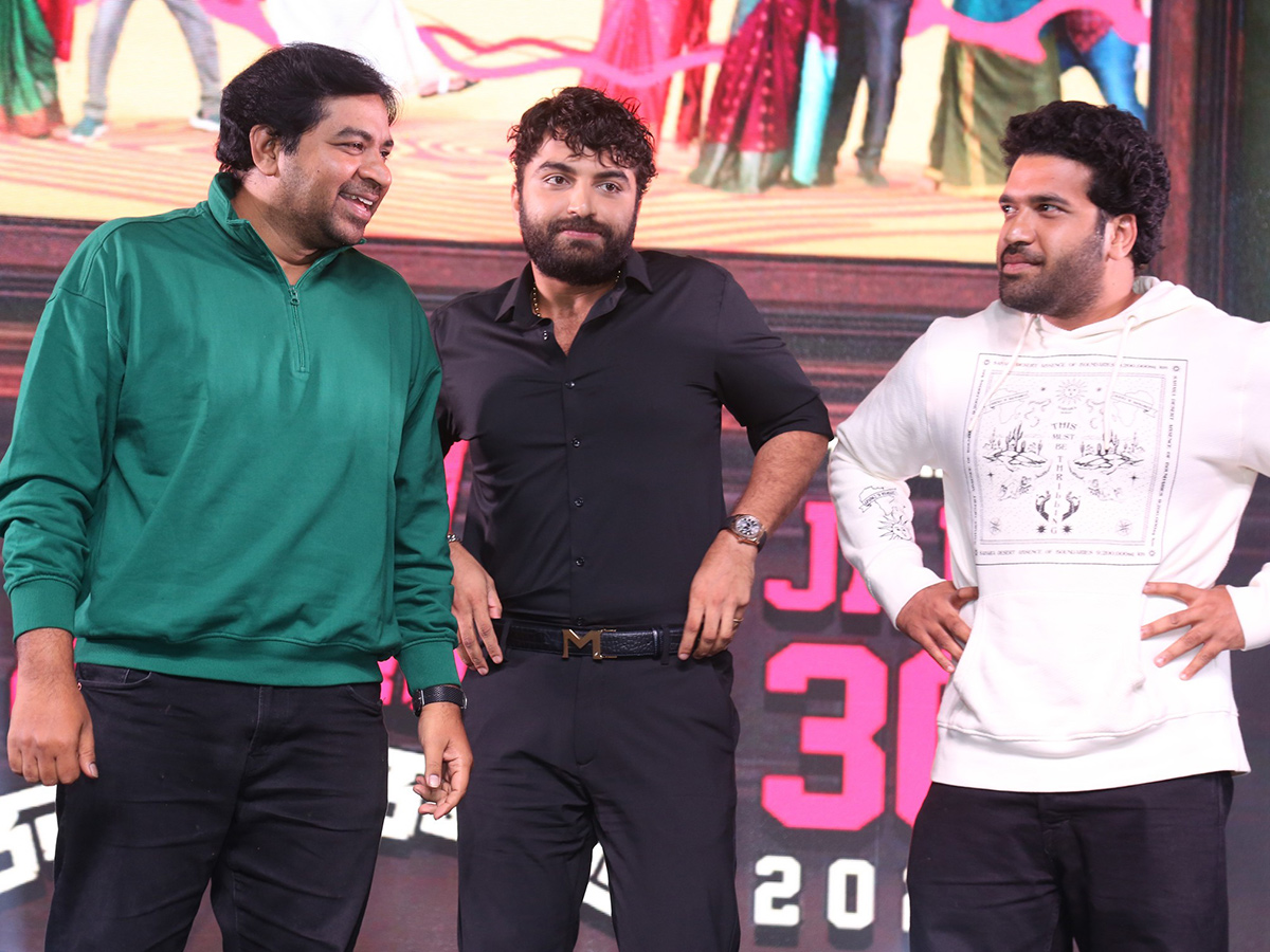 Om_20Shanti_20Shanti_20Shantihi_20Movie_20Pre_20Release_20Event_20HD_20Photos__20_2810_29.jpg 10