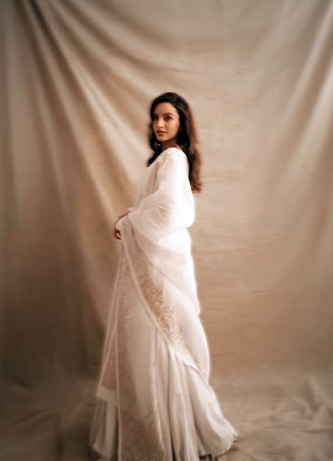Tripthi_20dimri9.jpg 10