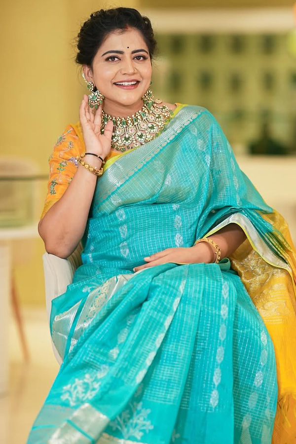 Bigg_20Boss_20Contestant_20Savitri_20Baby_20Bump_20Stills_20Photos_20_286_29.jpg 7