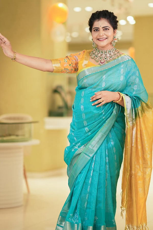 Bigg_20Boss_20Contestant_20Savitri_20Baby_20Bump_20Stills_20Photos_20_287_29.jpg 8