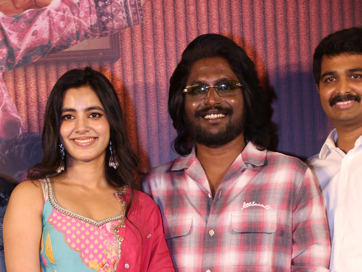 Hey_20Bhagwan_20Movie_20Press_20meet_20Photos__20_2812_29.jpg 12