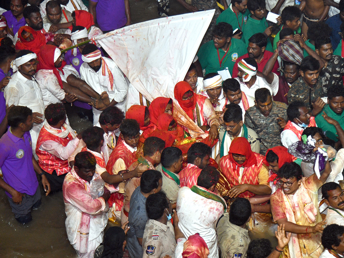 Sammakka_20Sarakka_20_20Medaram_20Jatara_202026_20HD_20Photos__20_2811_29.jpg 11