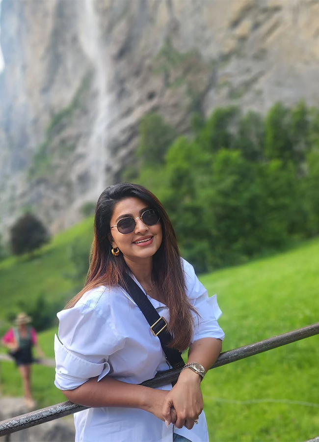 Actress_20Sneha_20in_20Paris_20Viral_20Photos__20_2818_29.jpg 18