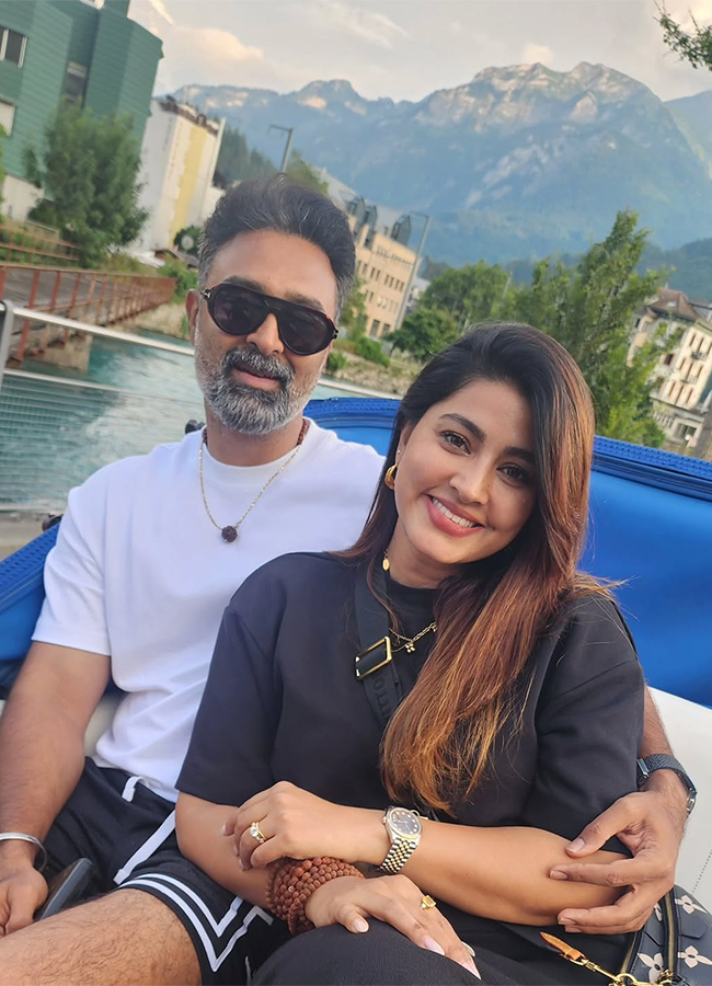 Actress_20Sneha_20in_20Paris_20Viral_20Photos__20_2819_29.jpg 19