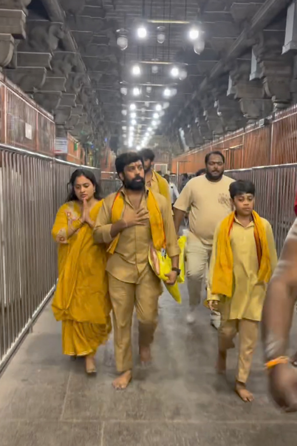 Choreographer_20Aata_20Sandeep_20master_20family_20visited_20Arunachalam_20Temple_20Photos_20_288_29.jpg 9