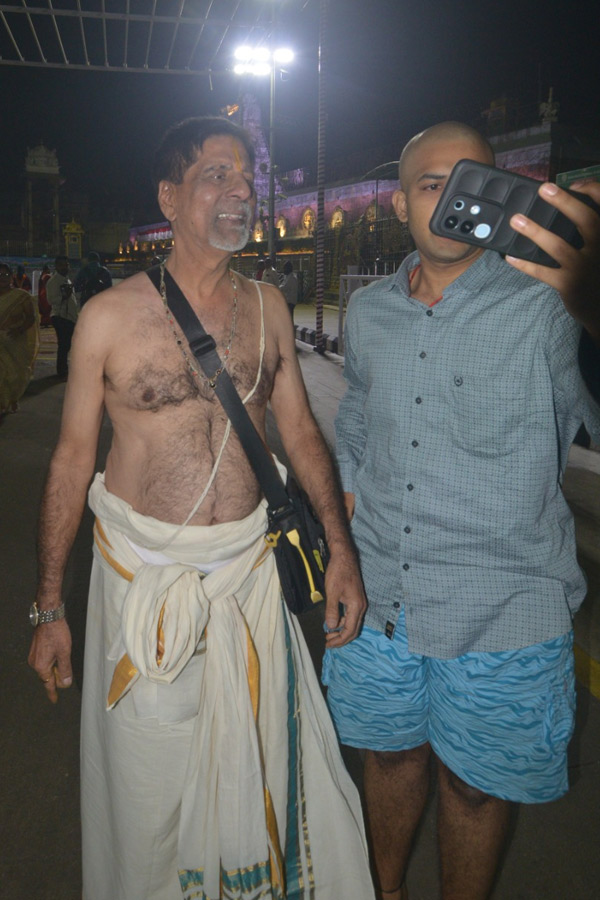 Former_20India_20Cricketer_20K_20Srikkanth_20Offers_20Prayers_20At_20Tirumala_20Temple_20In_20Tirupati_20Photos_20_2811_29.jpg 12