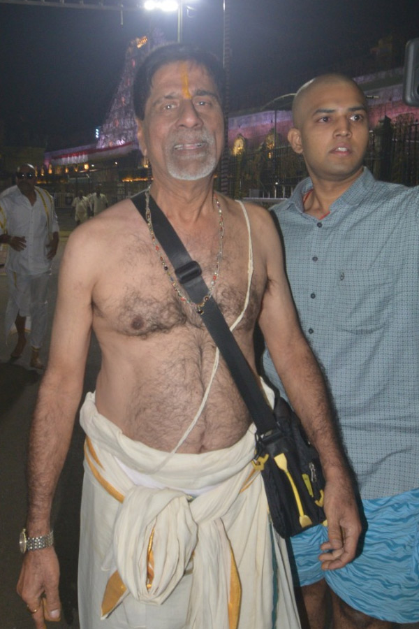 Former_20India_20Cricketer_20K_20Srikkanth_20Offers_20Prayers_20At_20Tirumala_20Temple_20In_20Tirupati_20Photos_20_287_29.jpg 8