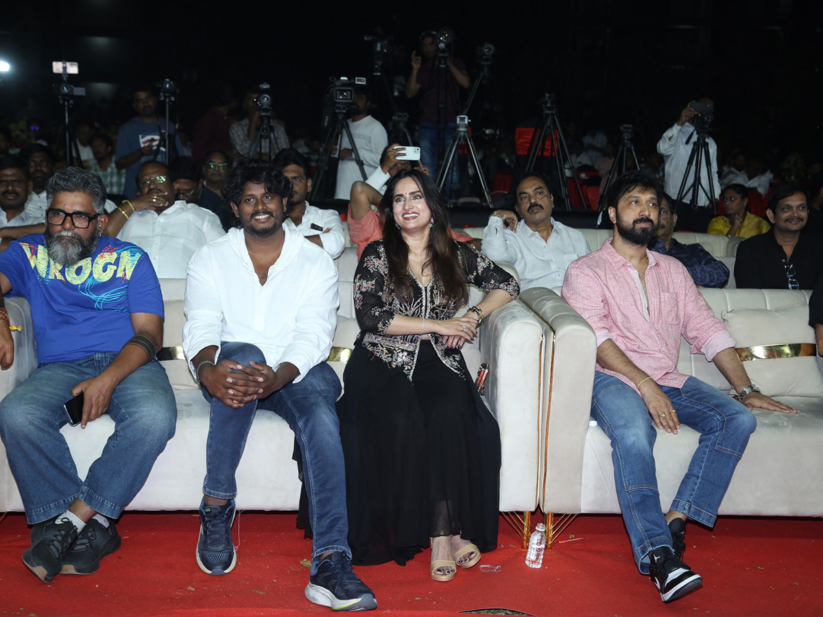Anaganaga_20oka_20Raju_20Sankranthi_20Blockbuster_20Success_20Celebrations__20_2815_29.jpg 15