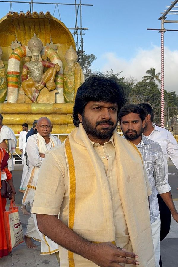 Director_20Anil_20Ravipudi_20family_20visited_20Tirumala_20Srivari_20Temple_20Photos_20_2814_29.jpg 14
