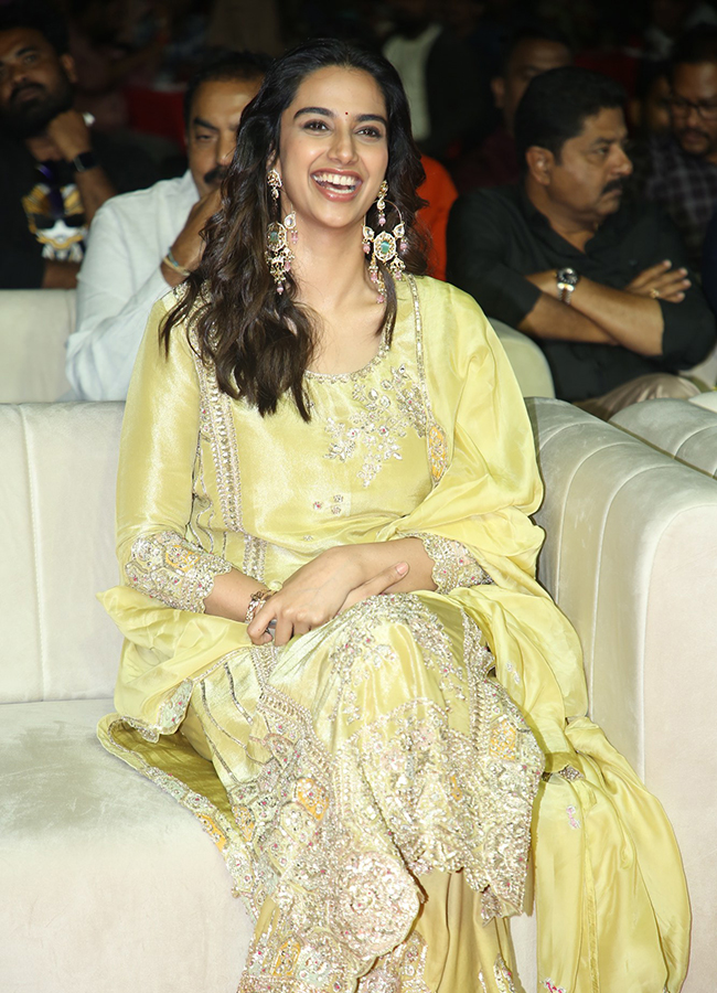 Tollywood_20Actress_20Meenakshi_20Chaudhary_20HD_20Photos__20_283_29.jpg 3