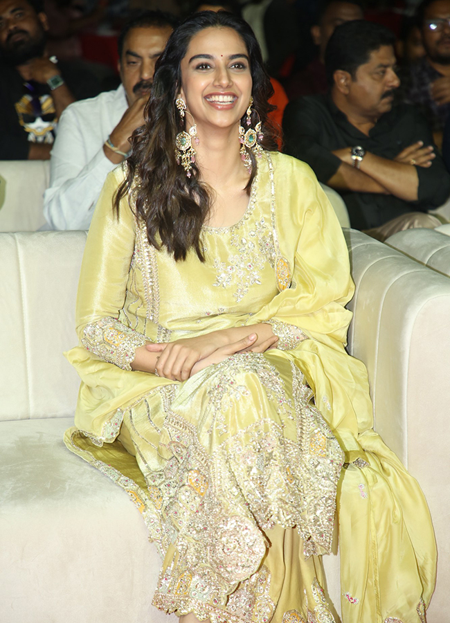 Tollywood_20Actress_20Meenakshi_20Chaudhary_20HD_20Photos__20_286_29.jpg 6