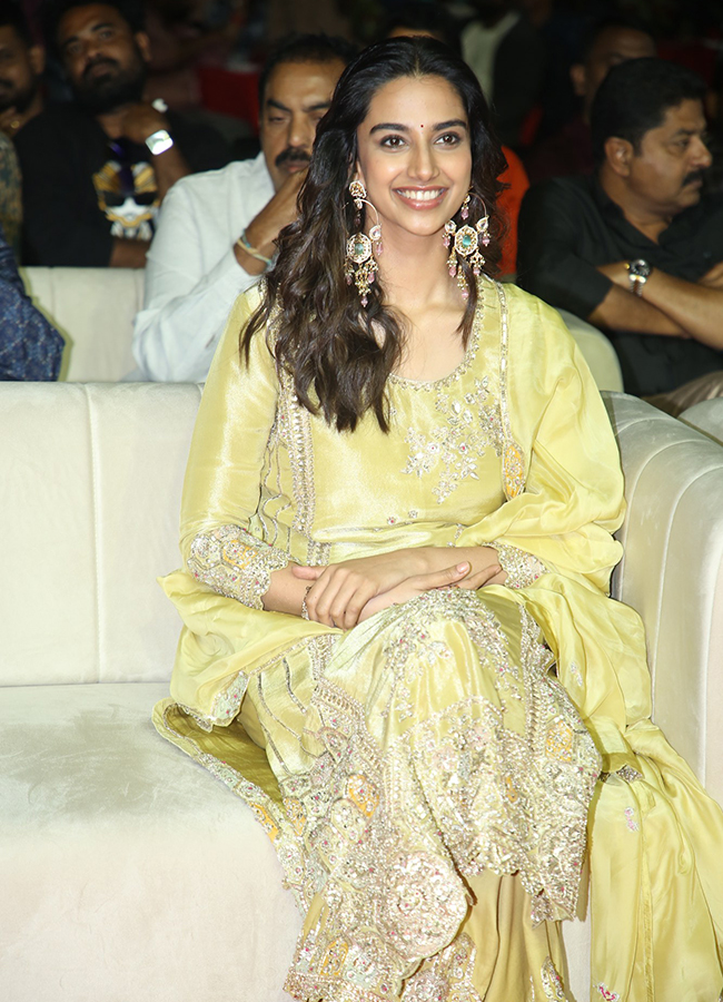 Tollywood_20Actress_20Meenakshi_20Chaudhary_20HD_20Photos__20_287_29.jpg 7