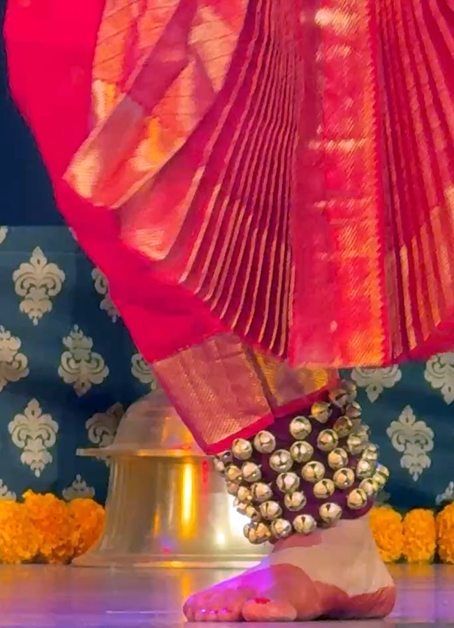 Rukmini_20vasanth9.jpg 10