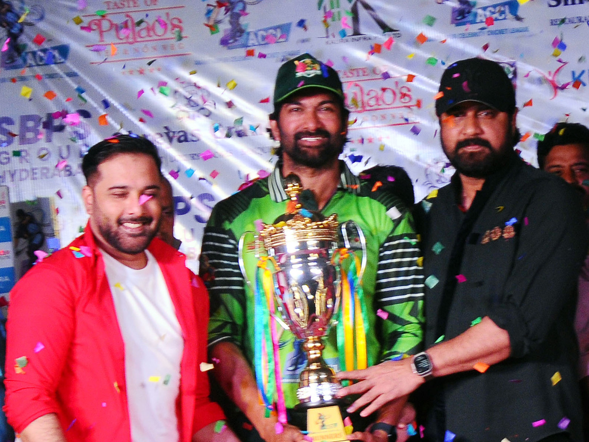 TV_20Actress_20Dance_20at_20Anantapur_20Cine_20Celebrities_20Cricket_20__20_283_29.jpg 3