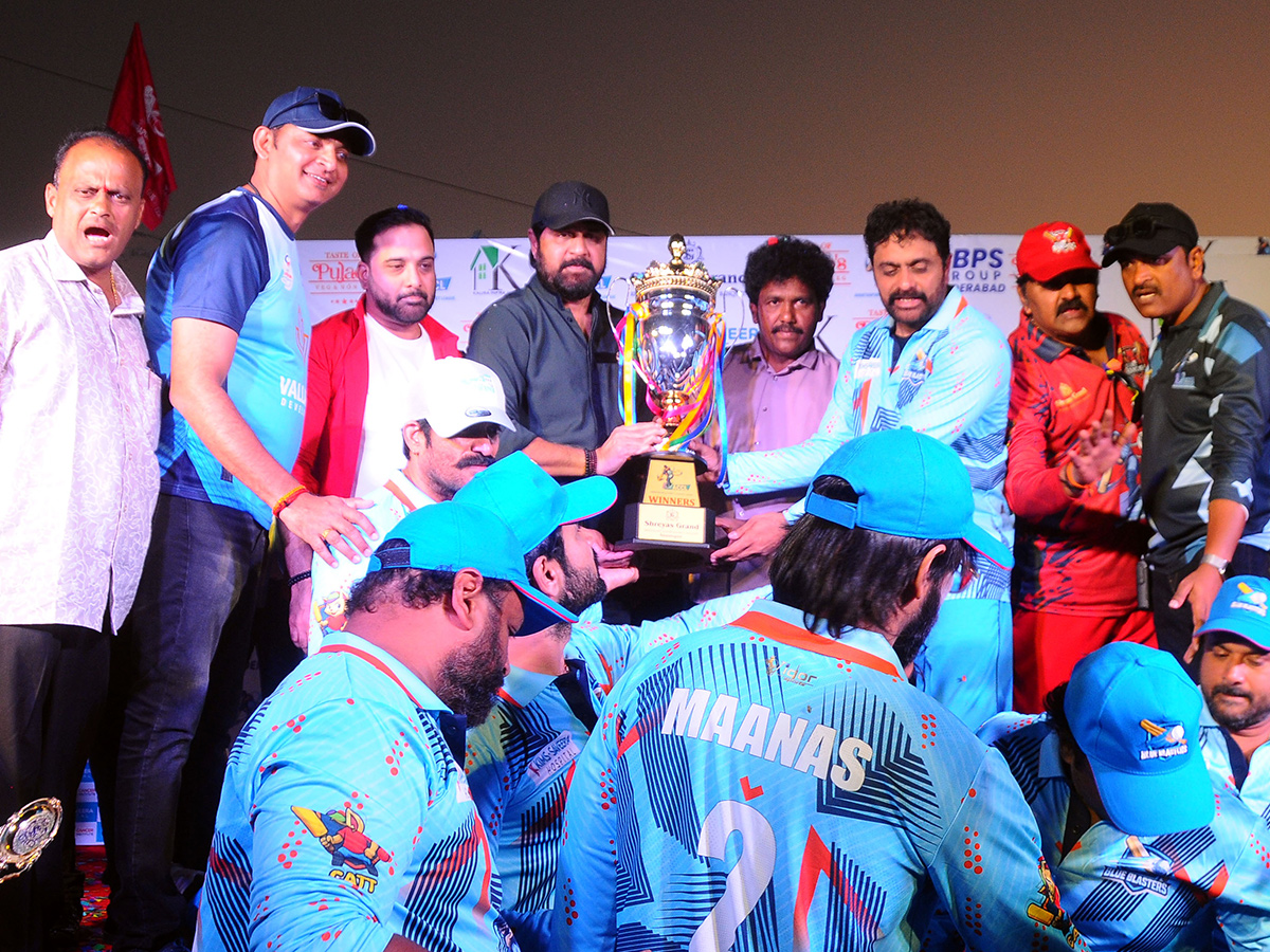 TV_20Actress_20Dance_20at_20Anantapur_20Cine_20Celebrities_20Cricket_20__20_285_29.jpg 5
