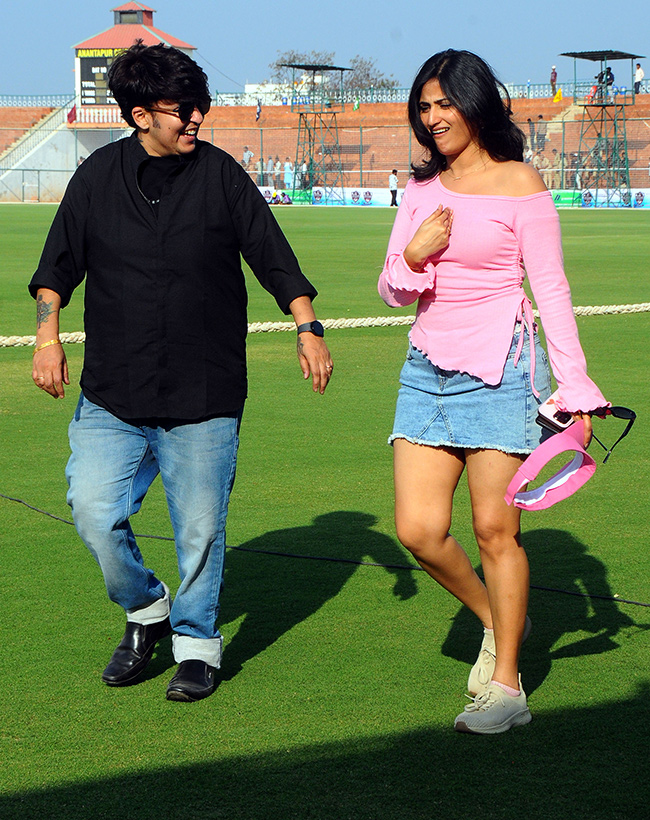 TV_20Actress_20Dance_20at_20Anantapur_20Cine_20Celebrities_20Cricket_20__20_288_29.jpg 8