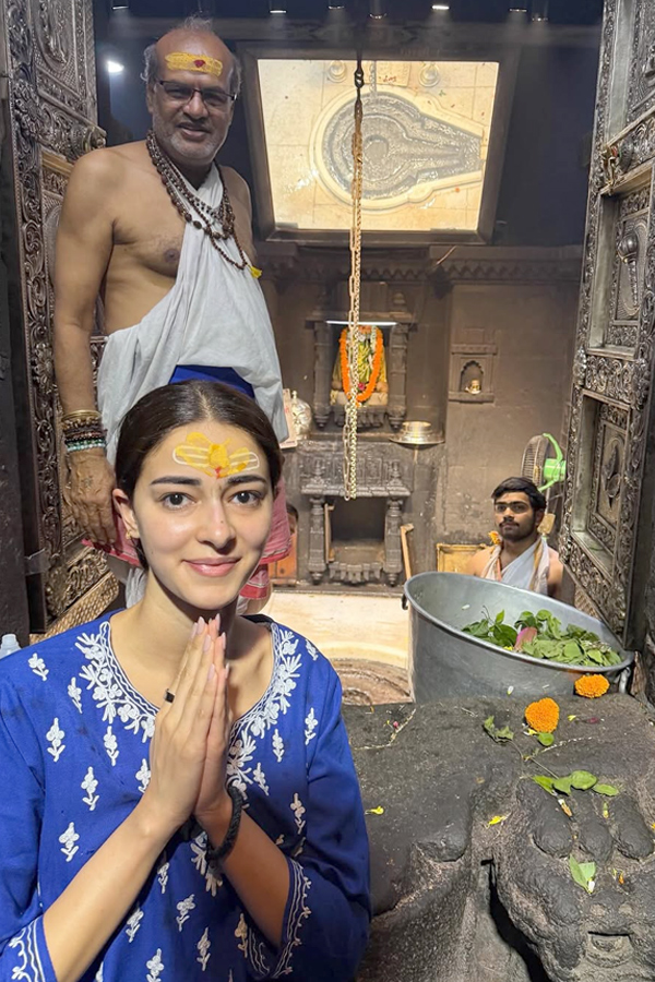 Actress_20Ananya_20Panday_20visits_20Trimbakeshwar_20Jyotirlinga_20Temple_20PHotos_20_281_29.jpg 2