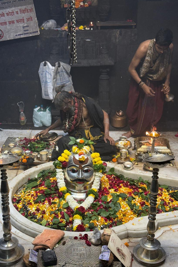 Actress_20Ananya_20Panday_20visits_20Trimbakeshwar_20Jyotirlinga_20Temple_20PHotos_20_282_29.jpg 3