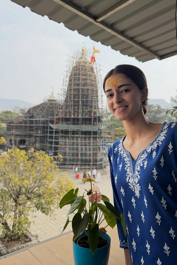 Actress_20Ananya_20Panday_20visits_20Trimbakeshwar_20Jyotirlinga_20Temple_20PHotos_20_283_29.jpg 4