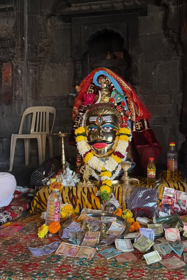Actress_20Ananya_20Panday_20visits_20Trimbakeshwar_20Jyotirlinga_20Temple_20PHotos_20_287_29.jpg 8