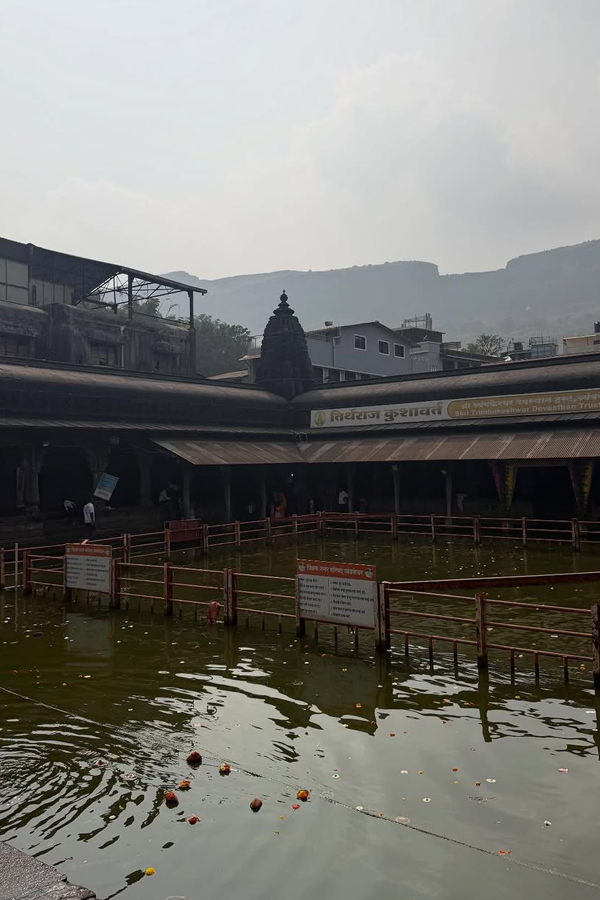 Actress_20Ananya_20Panday_20visits_20Trimbakeshwar_20Jyotirlinga_20Temple_20PHotos_20_289_29.jpg 10