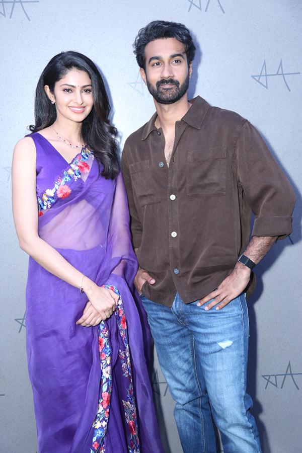 Couple_20Friendly_20Trailer_20Launch_20Event_20Photos__20_2810_29.jpg 10