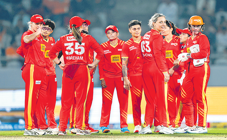 GUJARAT-GIANTS-TEAM.jpg