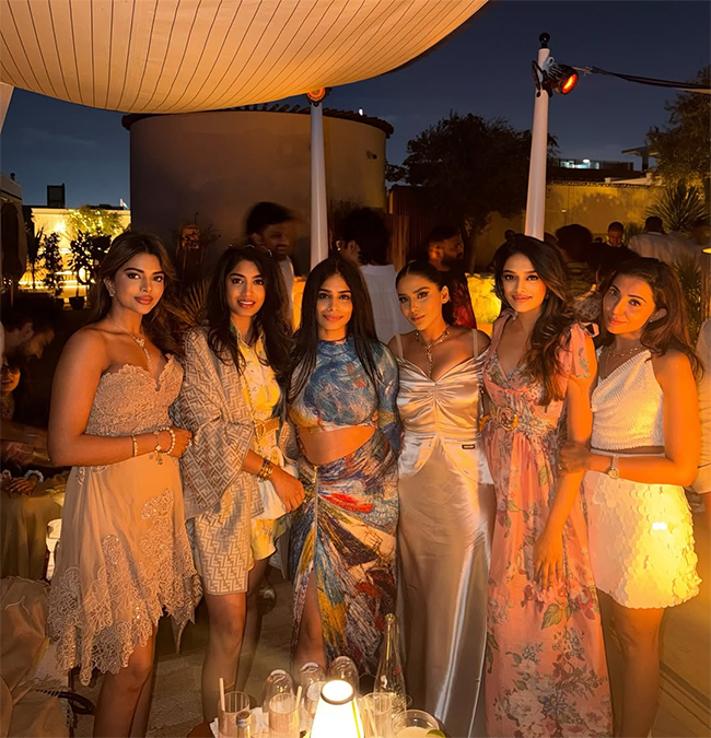 Allu_20Sirish_20Bachelor_20Party_20unseen_20Moments_20Viral_20Photos__20_2815_29.jpg 15