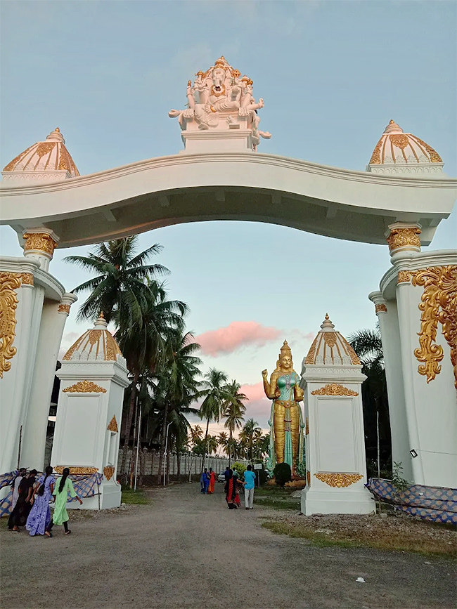 Sri_20Vasavi_20kanyaka_20parameswari_20temple_20Penugonda__20_2815_29.jpg 15