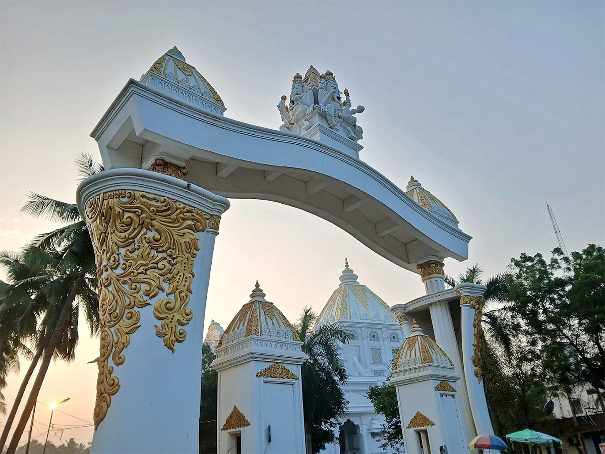 Sri_20Vasavi_20kanyaka_20parameswari_20temple_20Penugonda__20_287_29.jpg 7