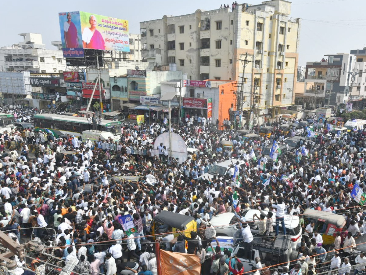 YS_20Jagan_20Guntur_20Tour_20in_20Ambati_20Rambabu_25_20_283_29.jpg 13