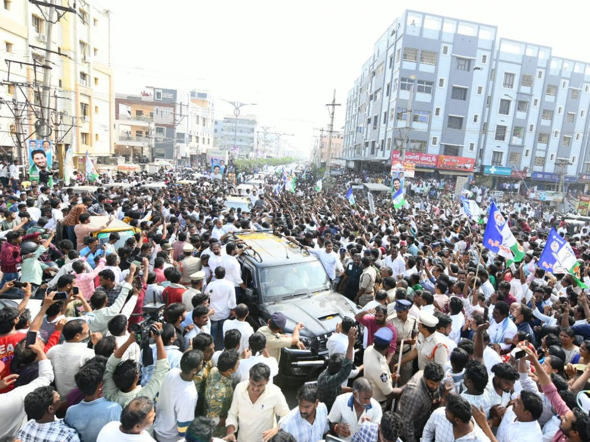 YS_20Jagan_20Guntur_20Tour_20in_20Ambati_20Rambabu_25_20_288_29.jpg 18