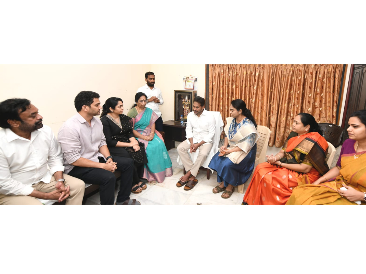 YS_20Jagan_20Visit_20Ambati_20Rambabu_20House_20PHotos_15_20_282_29_0.jpg 2